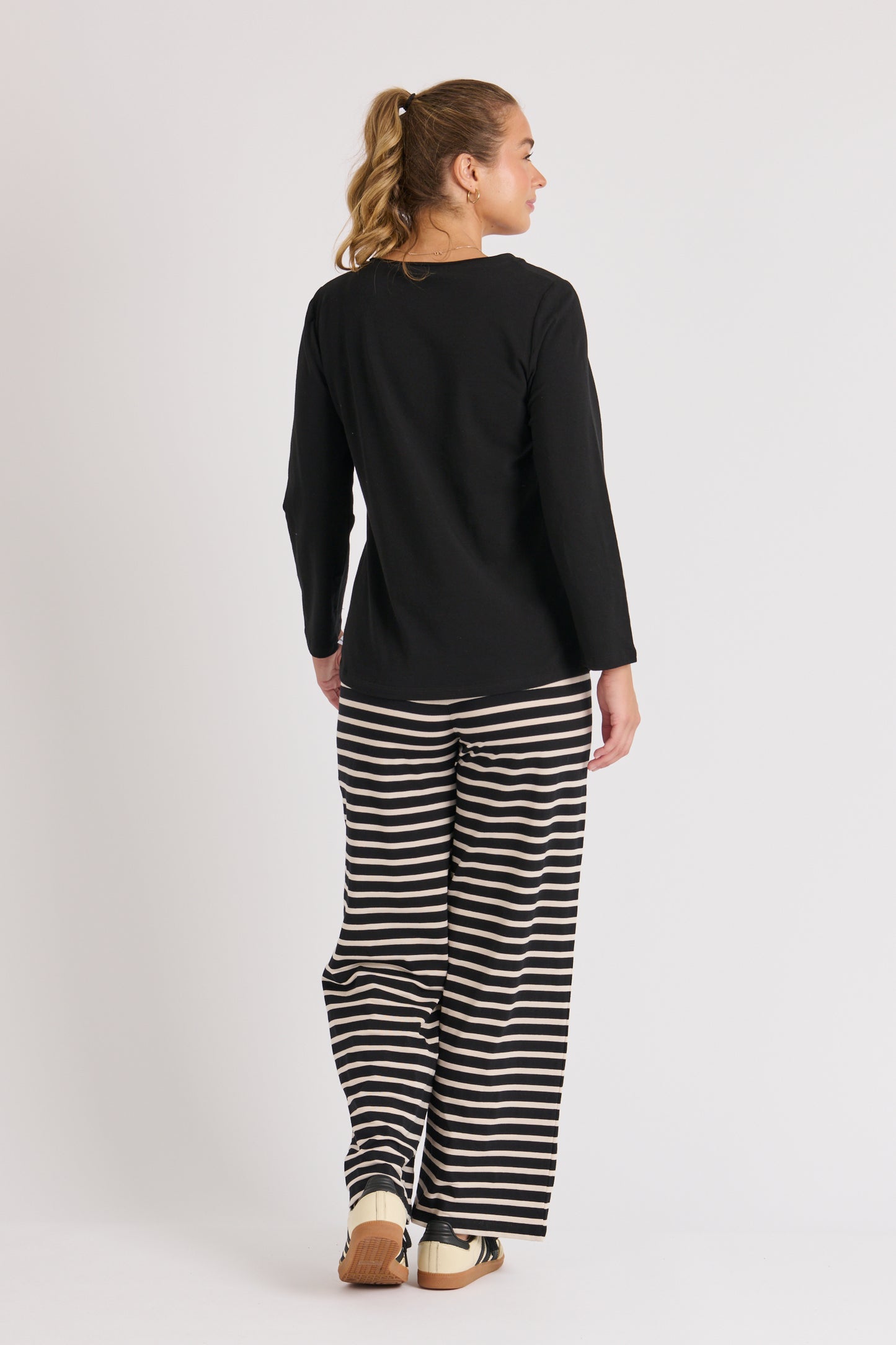 One Ten Willow Scoop Neck Long Sleeve Top - Black