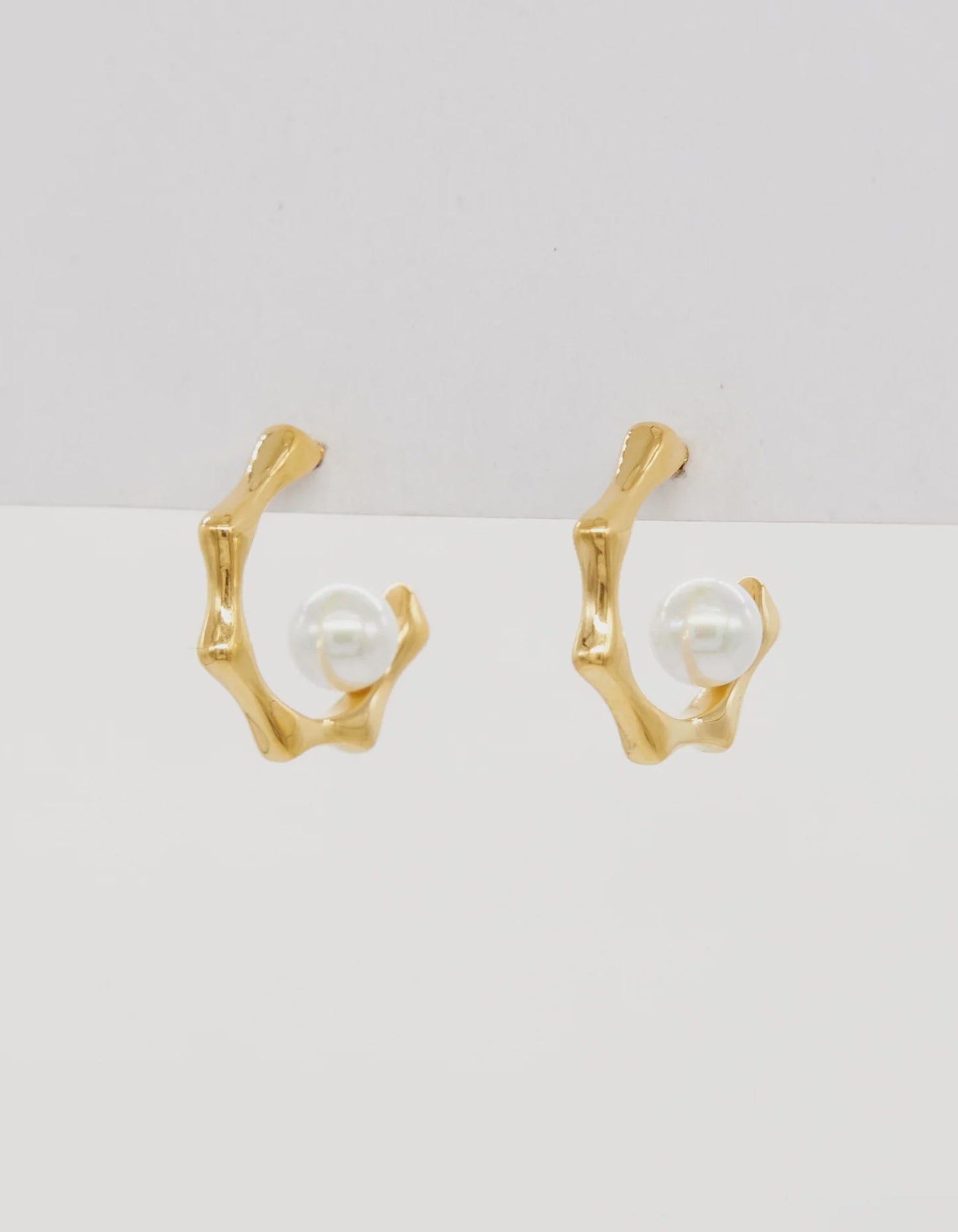Stella + Gemma Gold Hoop w/ Pearl