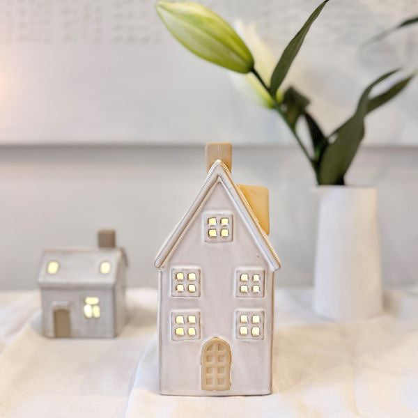 Ivory House Lucia Snow House with Light Large