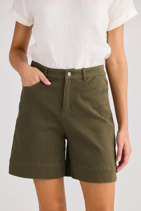 Holiday Vacation Short Khaki