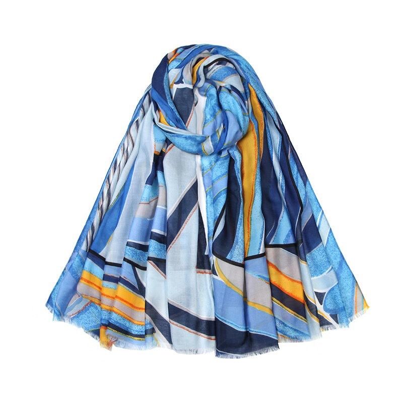 Zura Lightweight Scarf