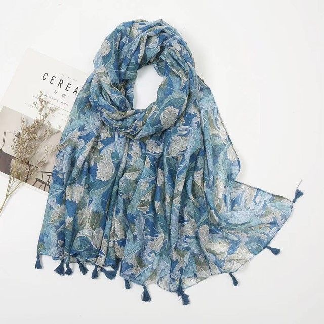 Zura Lightweight Scarf