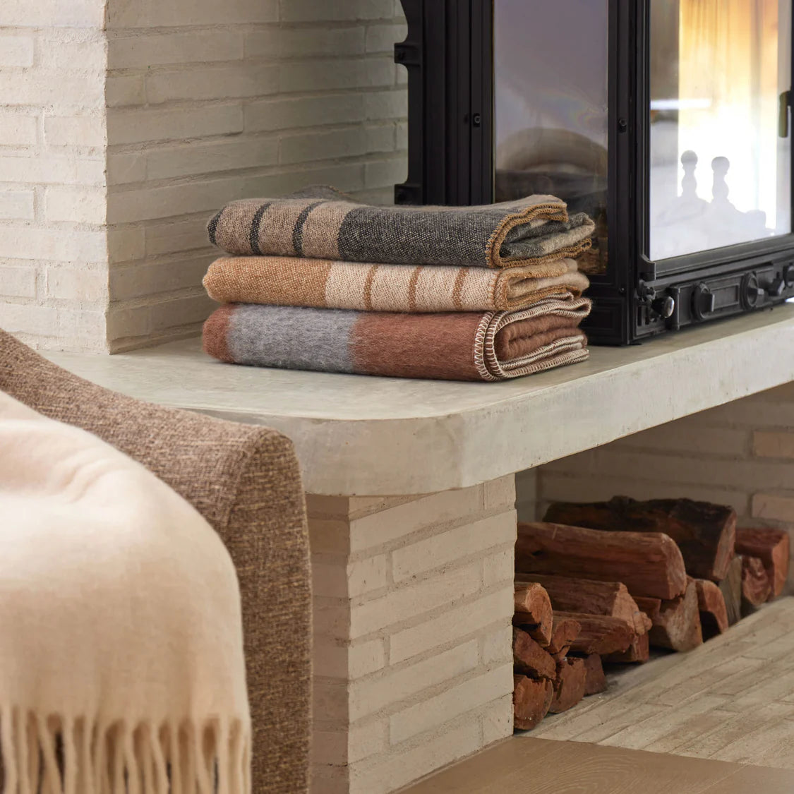 Amalfi Zia Throw - Ink/Brown