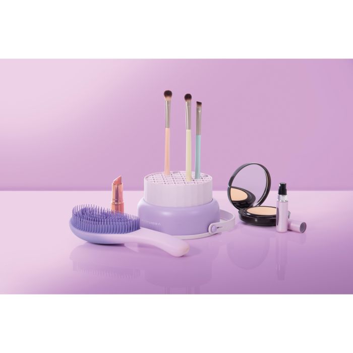 Is Gift Make Up Brush Cleaner & Stand