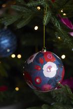 Holly And Ivy Artist Bauble 7.5cm Poppies