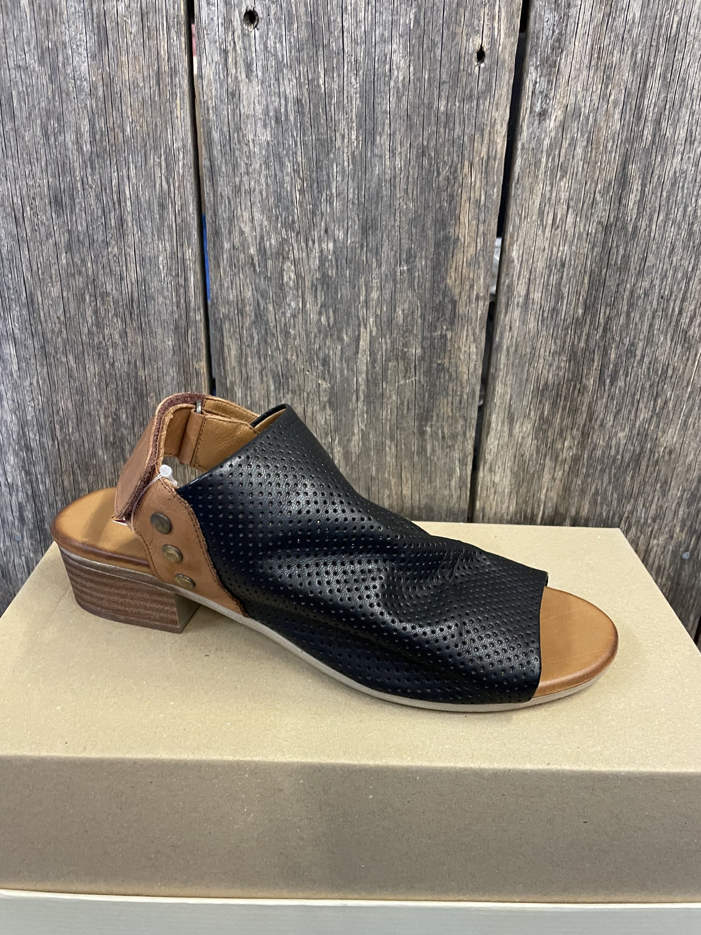 Cabello Yearn - Black