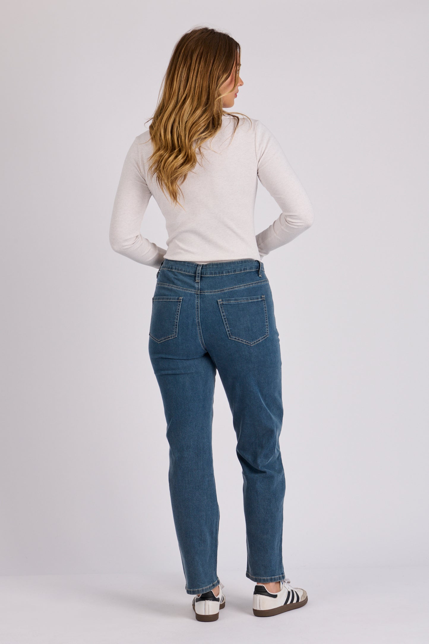 onetenwillow Boyfriend Jeans - Mid Blue Wash
