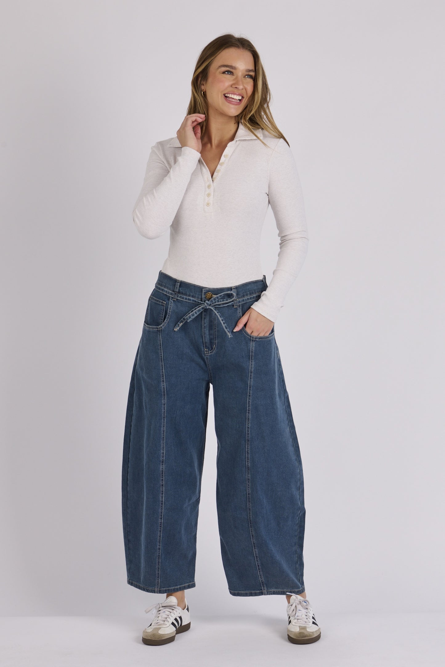 onetenwillow Barrel Leg Jeans - Mid Blue