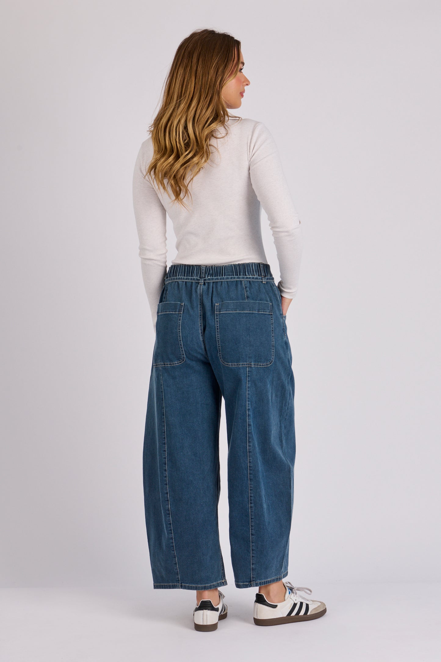 onetenwillow Barrel Leg Jeans - Mid Blue