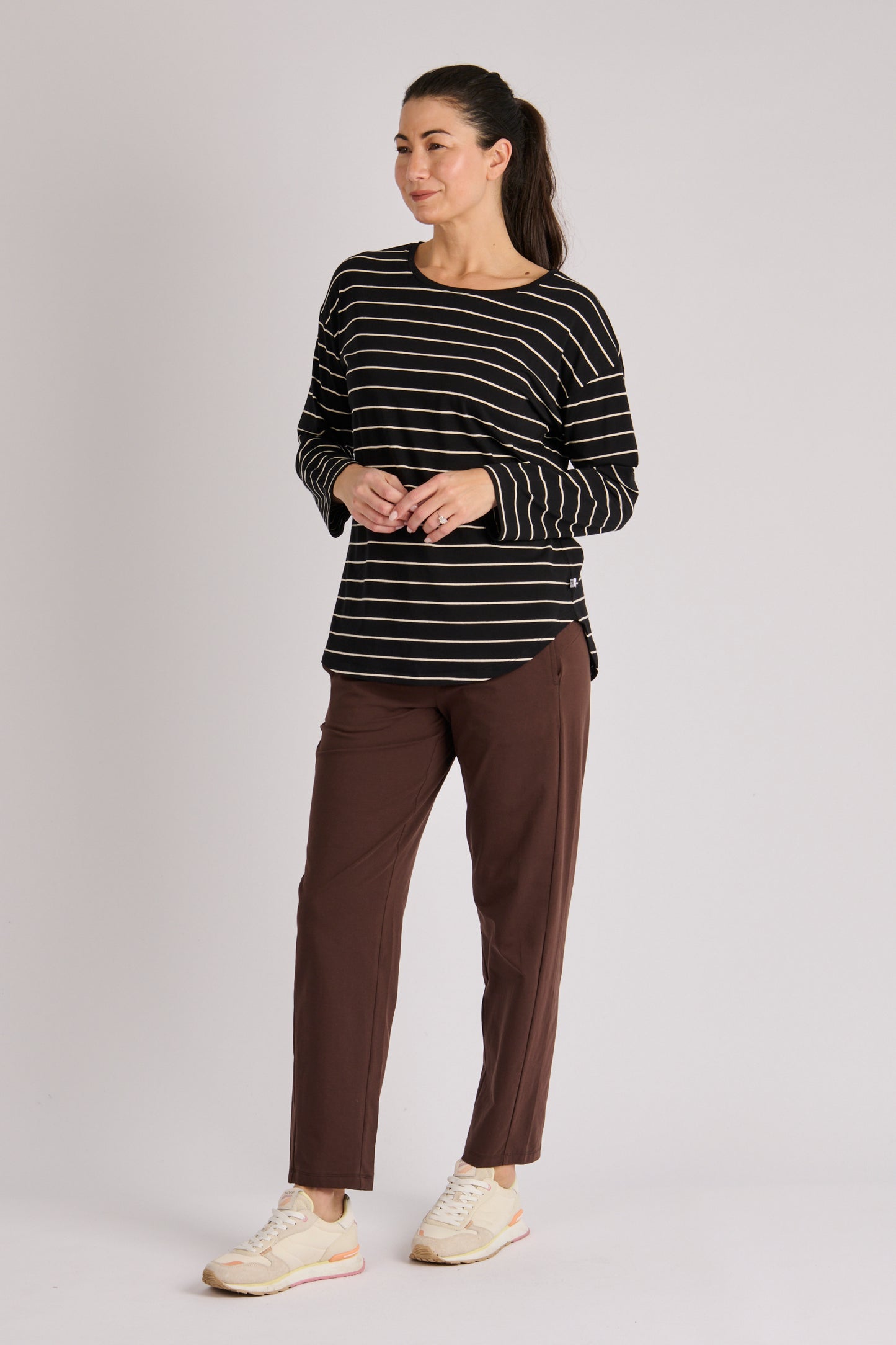 onetenwillow Scoop Hem Long Sleeve Tee - Black/Ecru