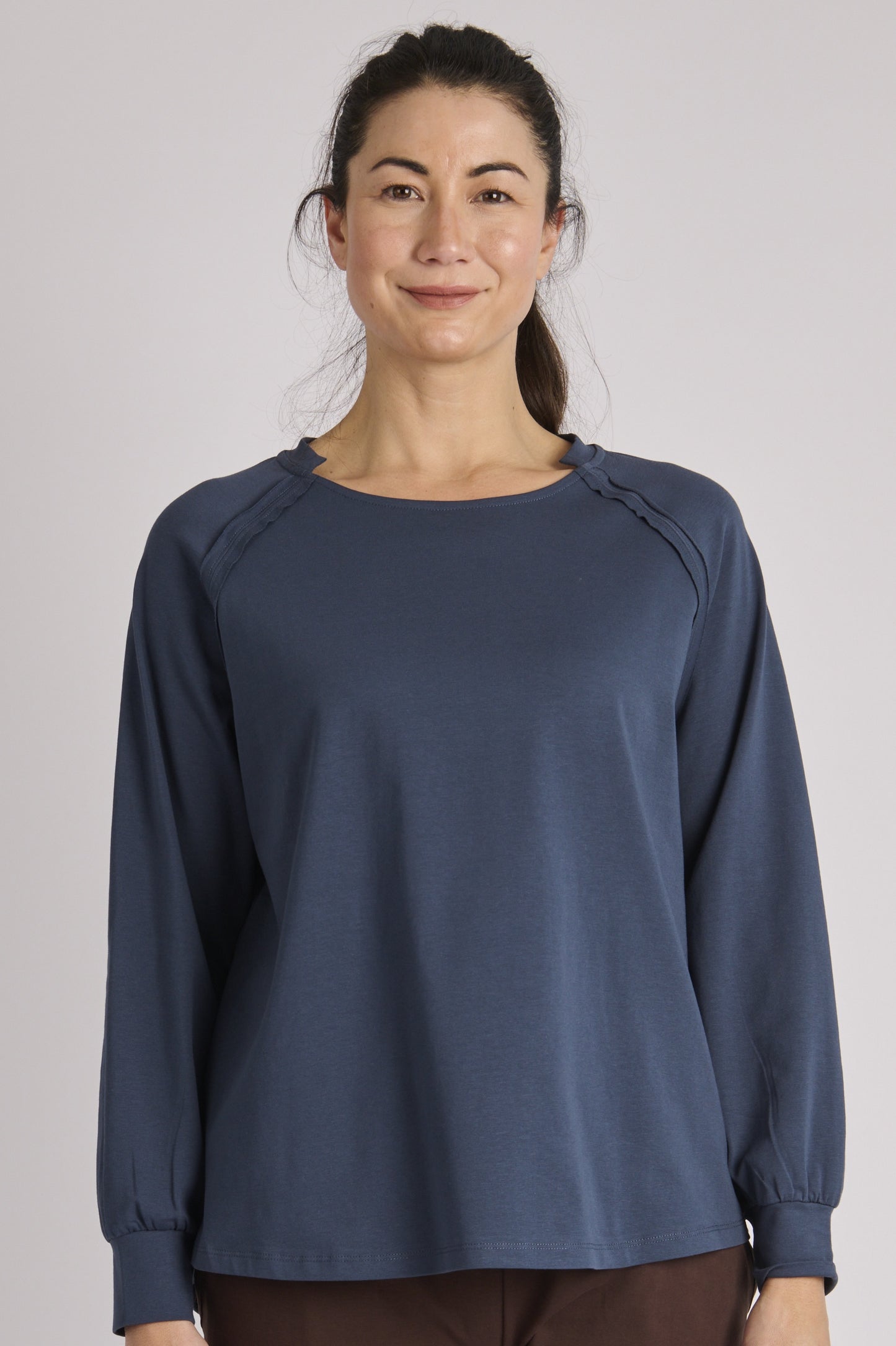 onetenwillow Collar Detail Long Sleeve Tee- Dark Navy