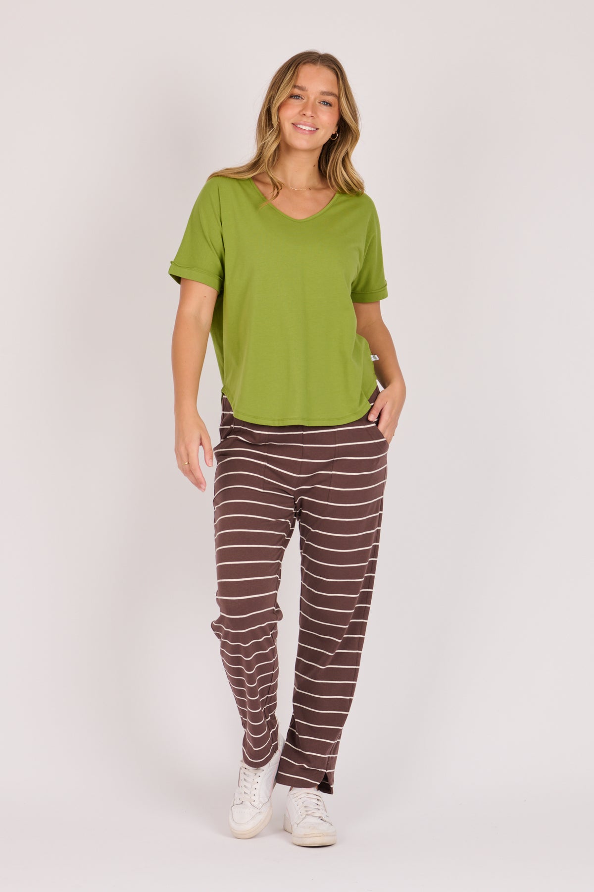 onetenwillow Curve Hem Tee - Green