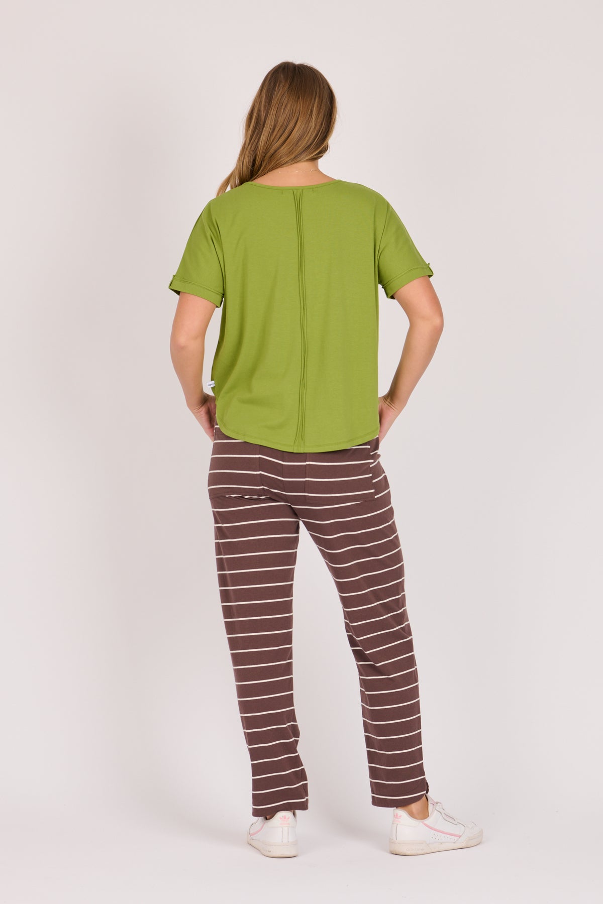 onetenwillow Curve Hem Tee - Green