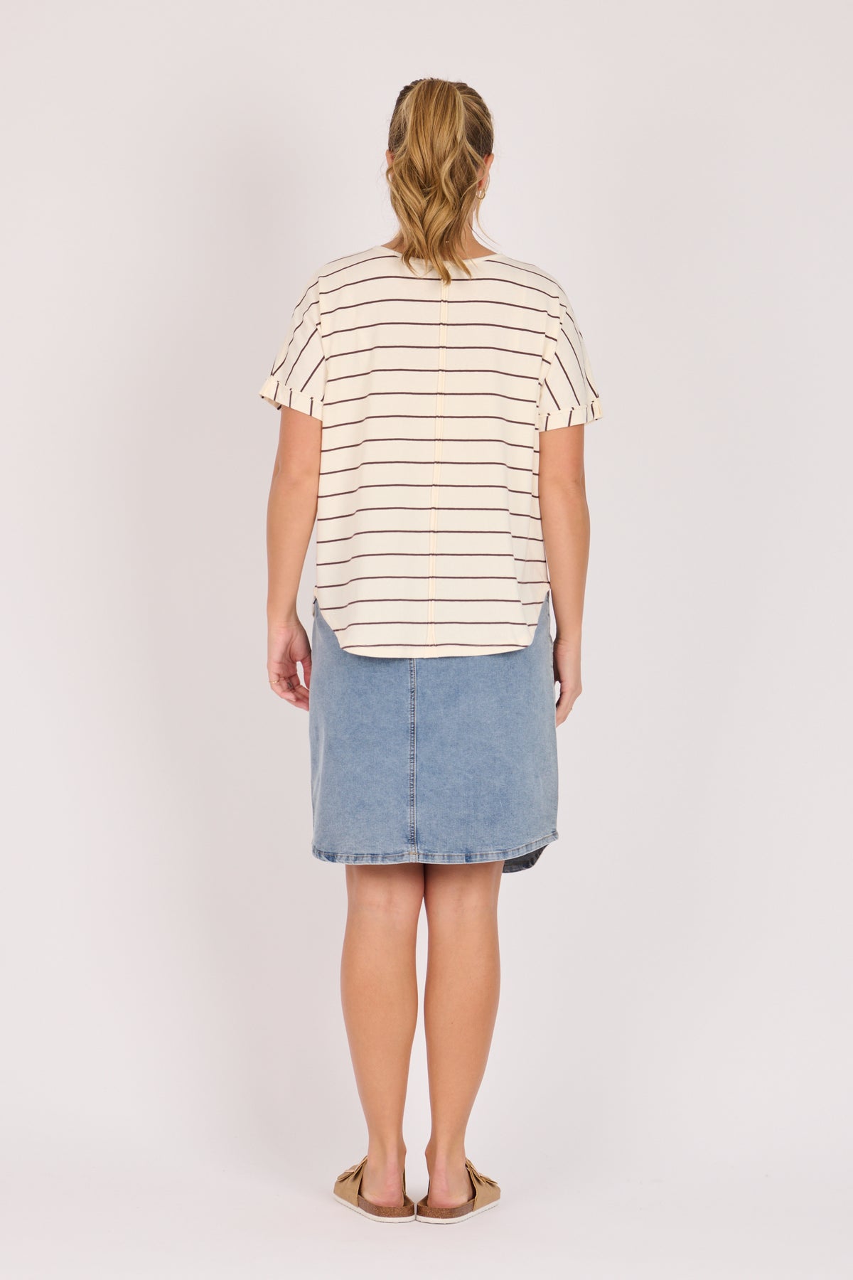 onetenwillow V-Neck Curve Hem Tee - Ecru/Choc Stripe