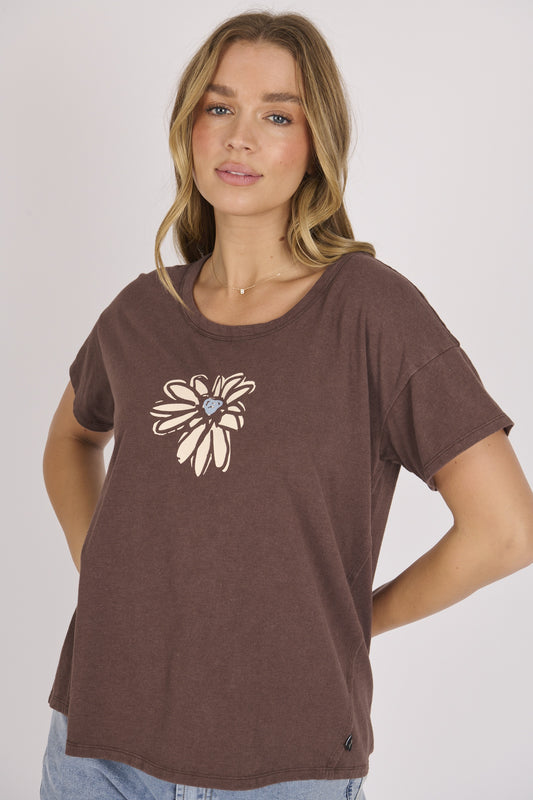 onetenwillow Pleat Back Flower Tee - Chocolate