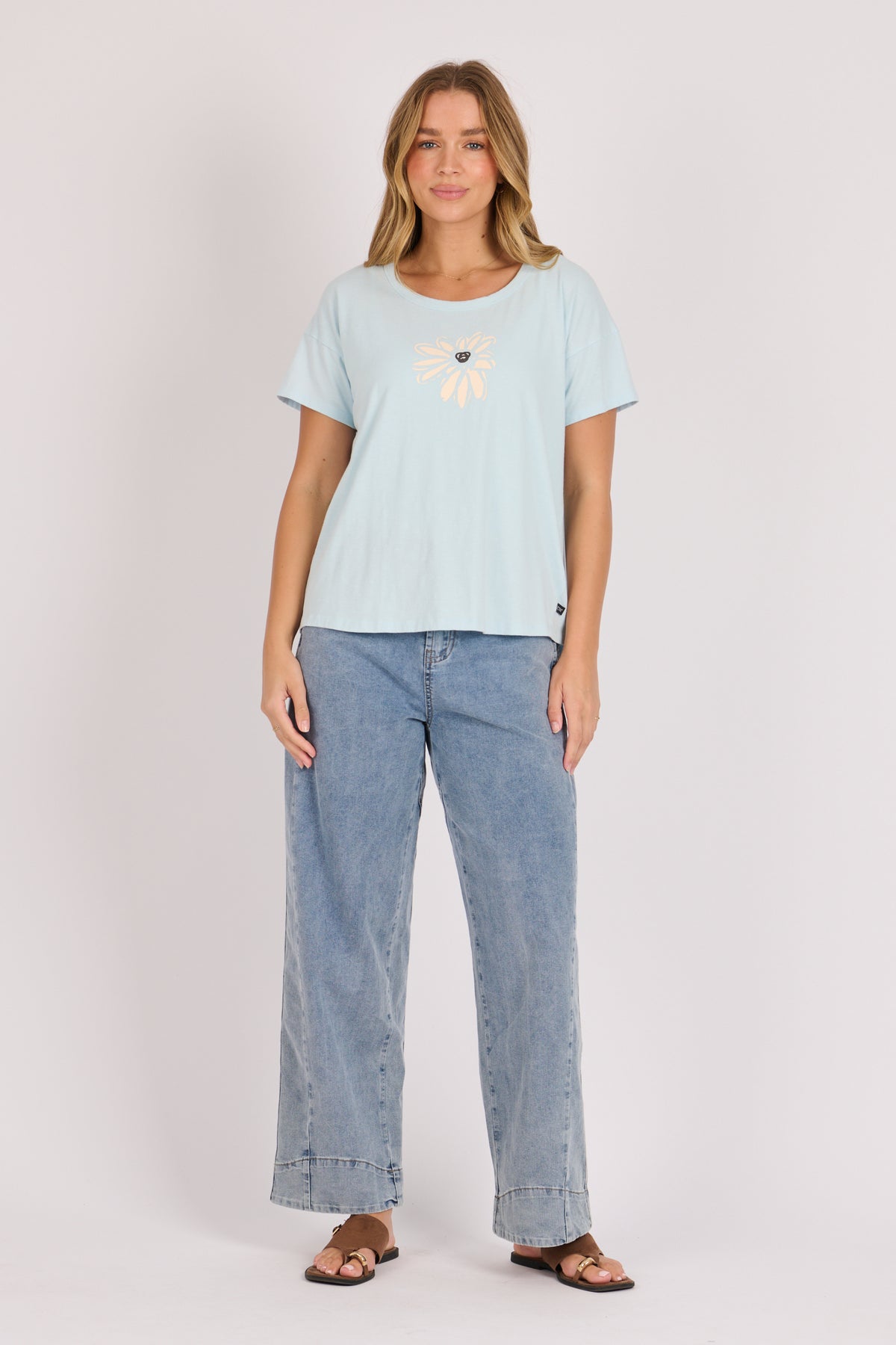 onetenwillow Pleat Back Flower Tee - Sky Blue