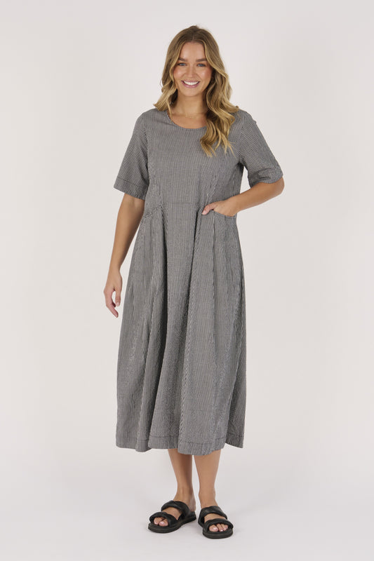 Ellis & Dewey Pleat Pocket Dress- Black
