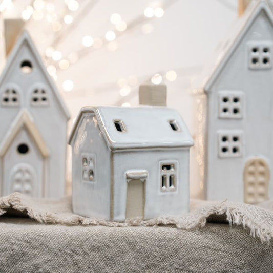 Ivory House Lucia Snow House with light Small